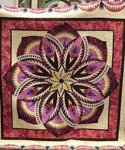 Personalized Vintage Rose Quilt Bedding Set - Suitable for Family Gifts and Classic Bedroom Decor