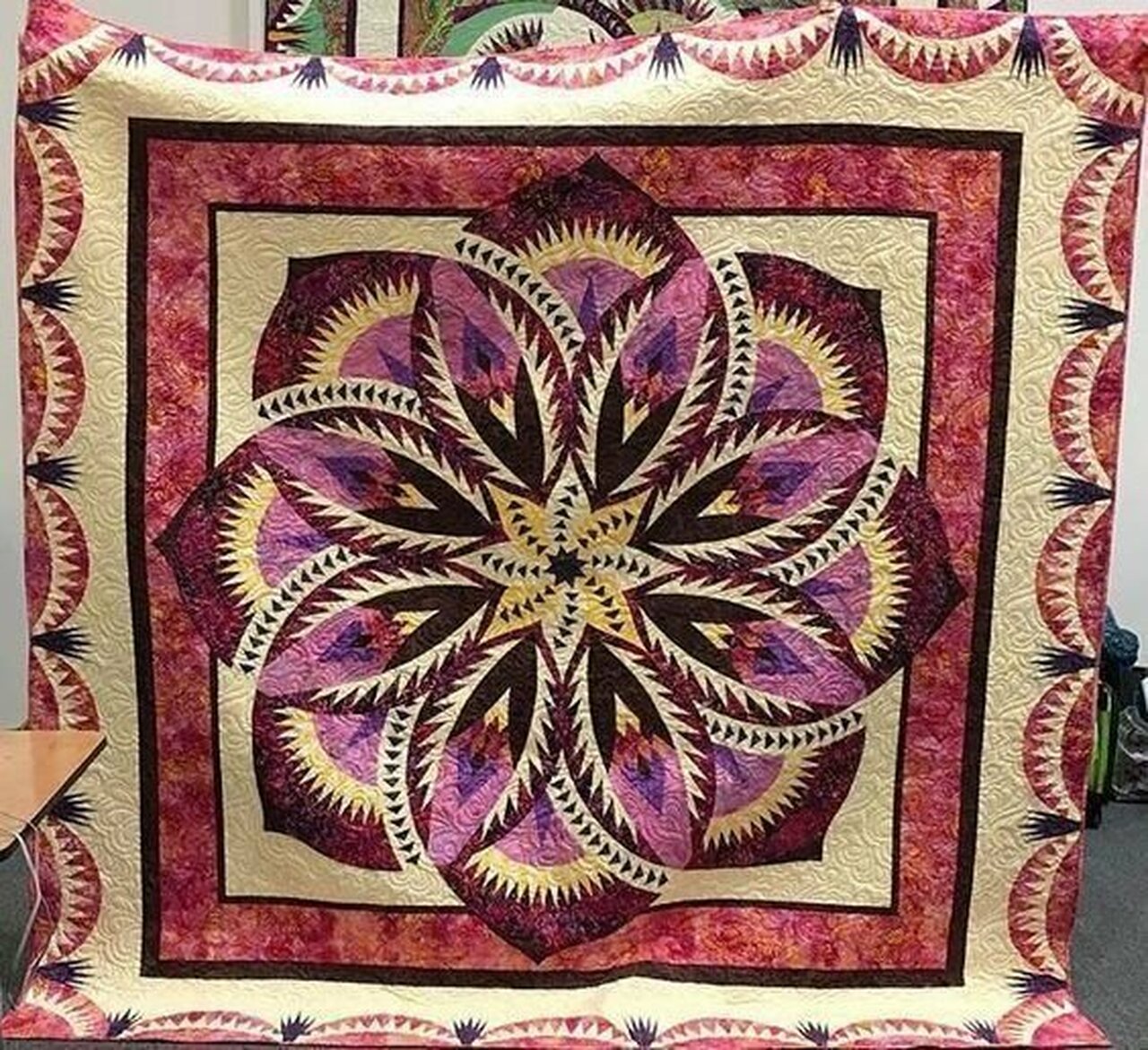 Personalized Vintage Rose Quilt Bedding Set - Suitable for Family Gifts and Classic Bedroom Decor