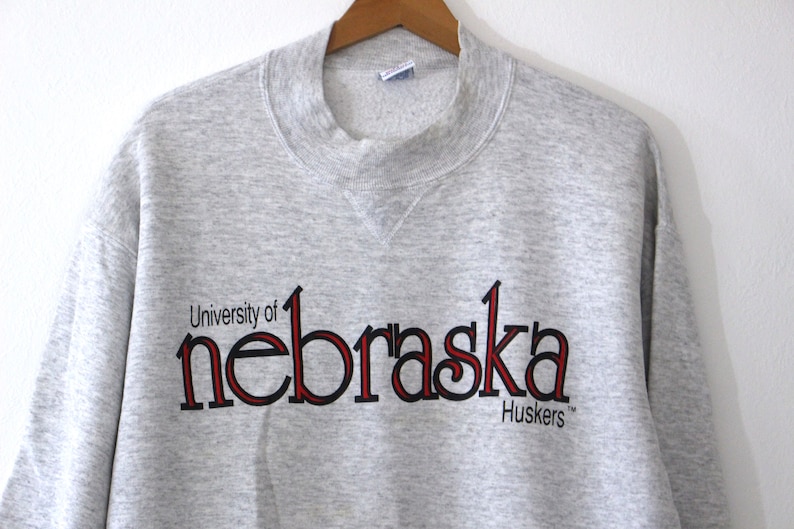 Vintage University of Nebraska Cornhuskers Huskers Sweatshirt Gift for NCAA Fans - Image 2