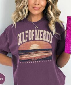 Vintage Gulf of Mexico Crewneck Shirt - Established 1550 Beachwear for Coastal Lovers
